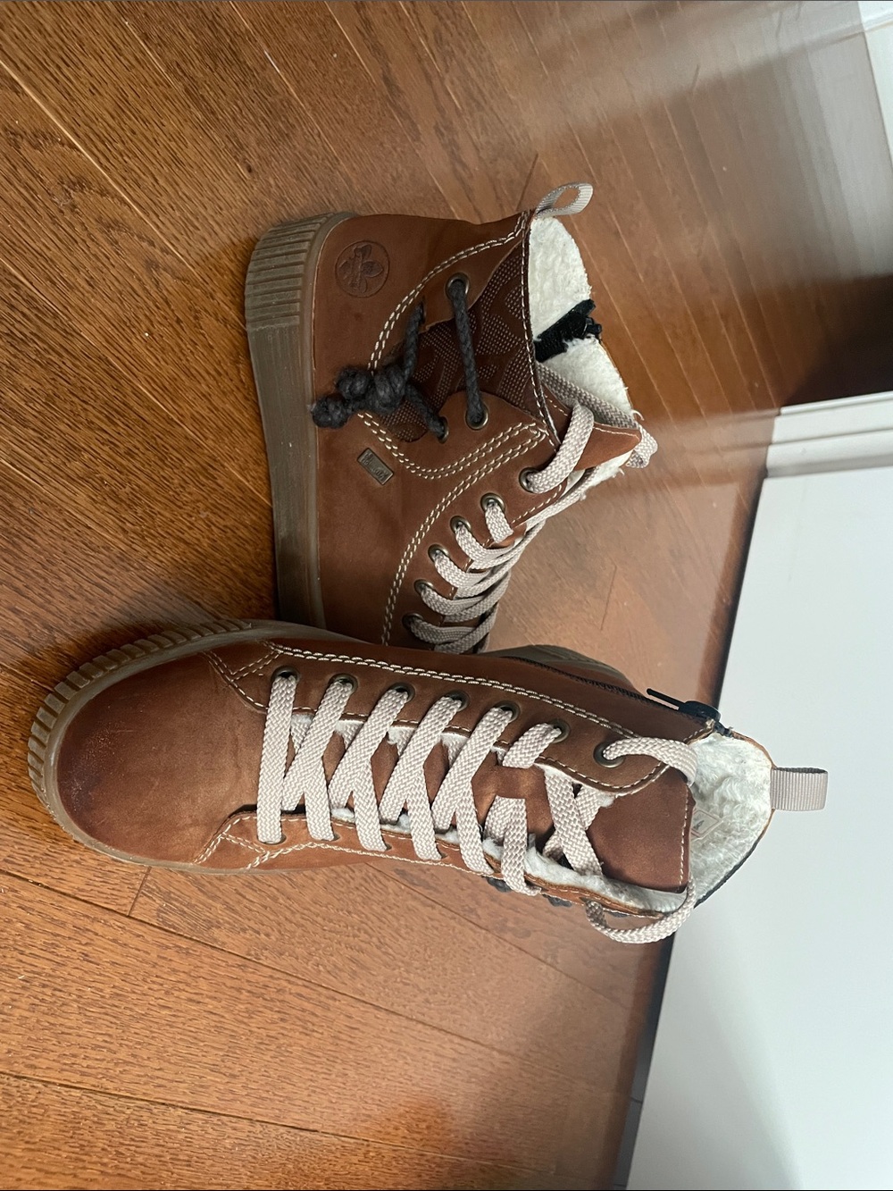 Beautiful ladies Riekar Brown High-Top Lace-Up boots with Sherpa Lining